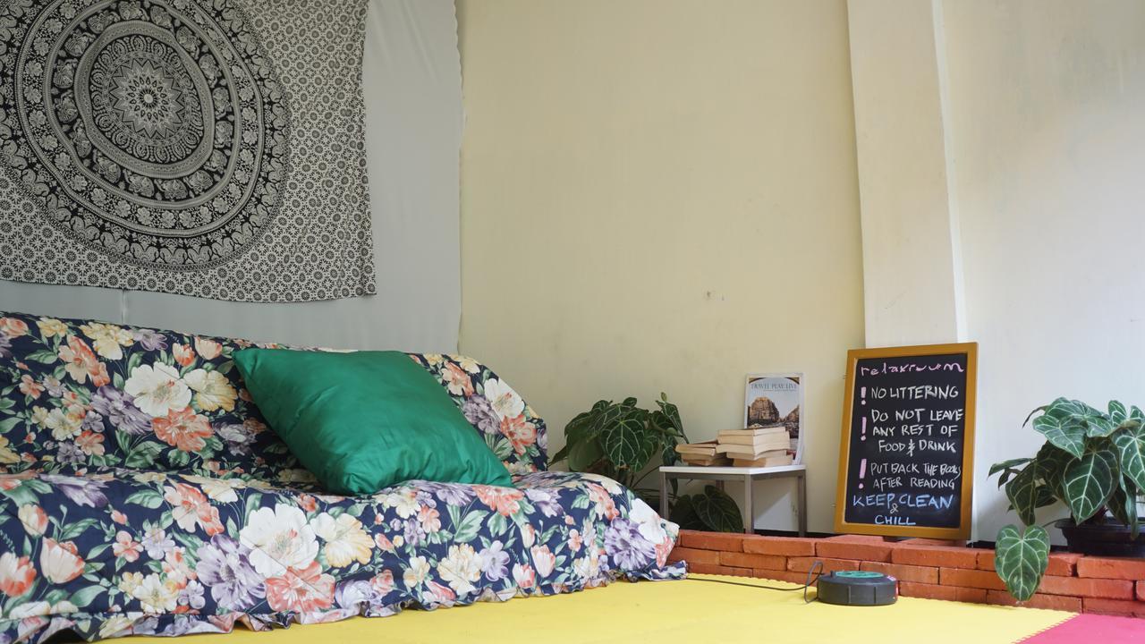 The Sleepingroom Hostel Jogjakarta Buitenkant foto