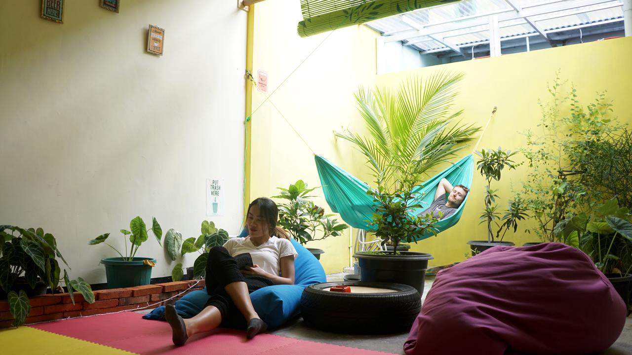 The Sleepingroom Hostel Jogjakarta Buitenkant foto