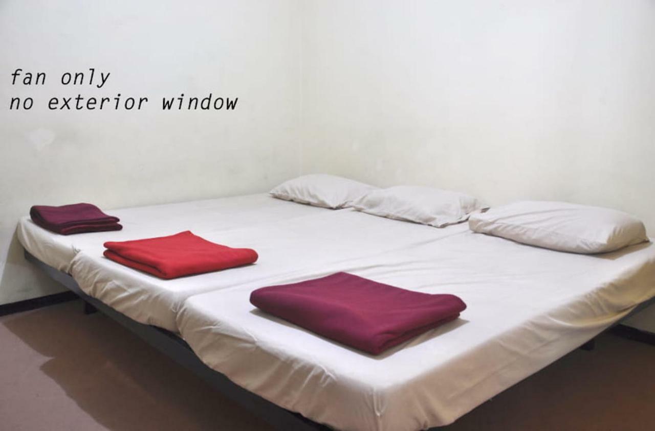 The Sleepingroom Hostel Jogjakarta Buitenkant foto