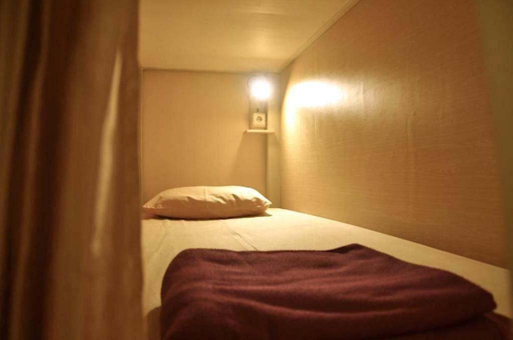 The Sleepingroom Hostel Jogjakarta Buitenkant foto